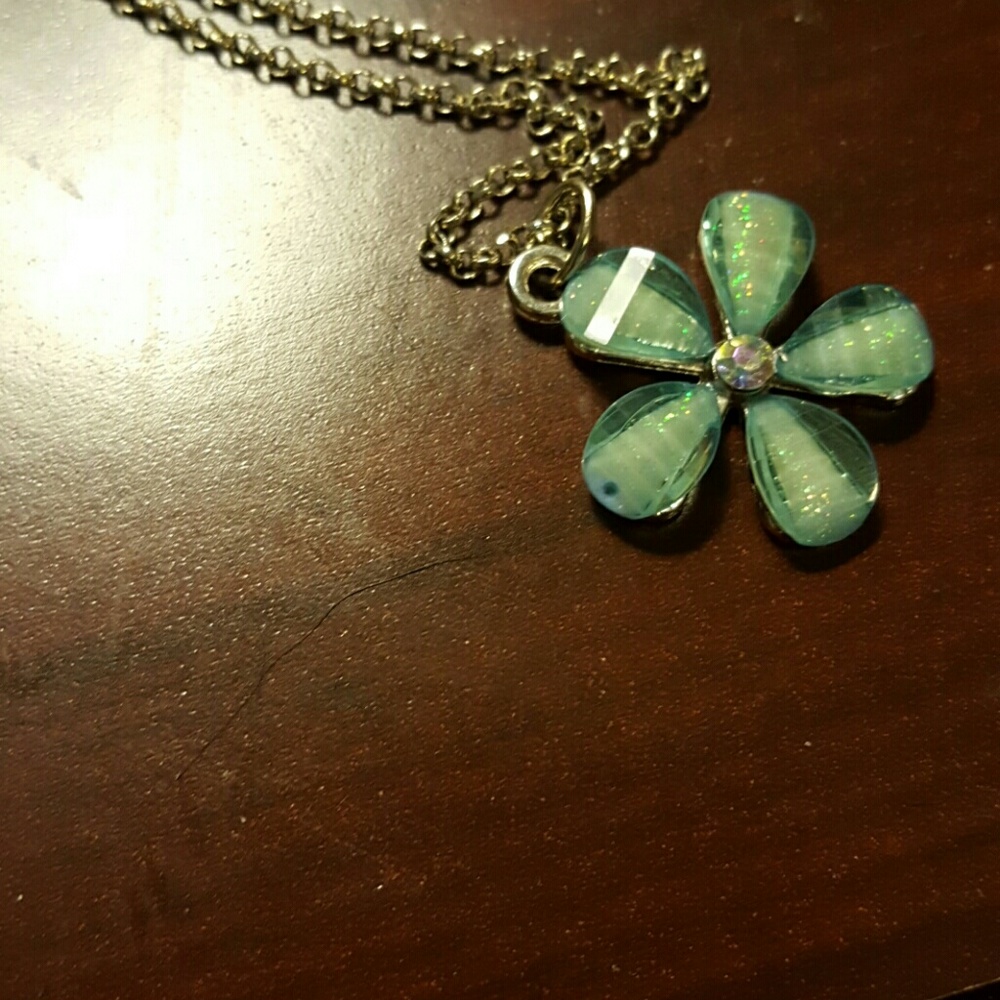 flower necklace NWOT